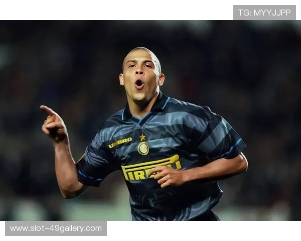 足球球星头顶碰撞瞬间分析及对身体影响的全面研究